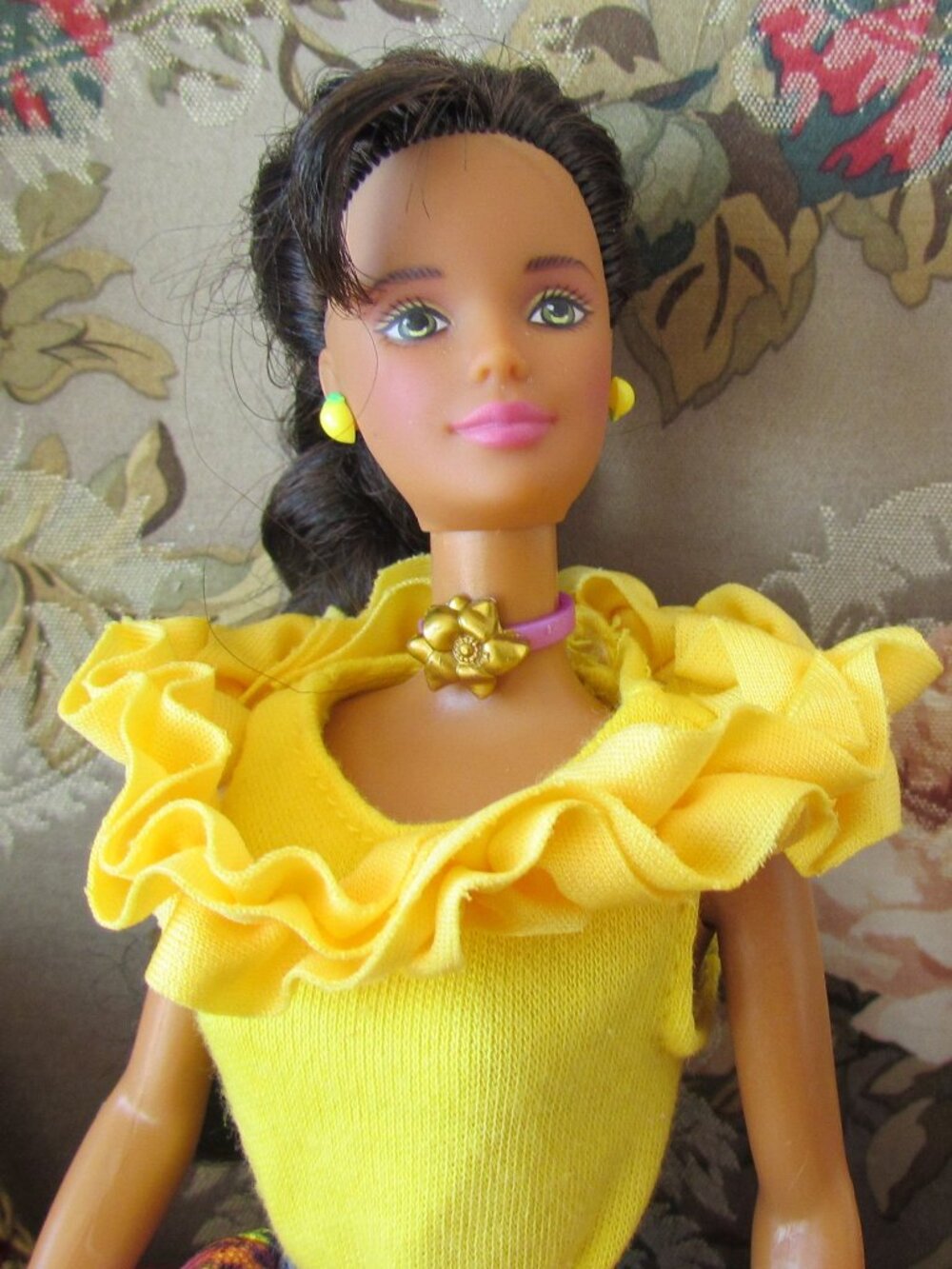 BLACK BARBIE, PERSONAL TRAINER DOLL w CLOTHES, BEND LEGS, TWIST WAIST, LOVELY!